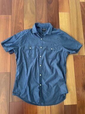 Express Men’s Short Sleeve Button-Down Shirt in Chambray Blue